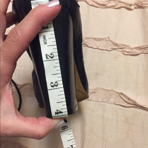 Authentic CHANEL  genuine leather shoes - used - Picture 8 of 10